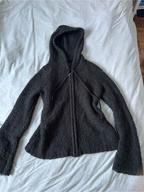 Cozy Black Hooded Zip-Up Sweatshirt